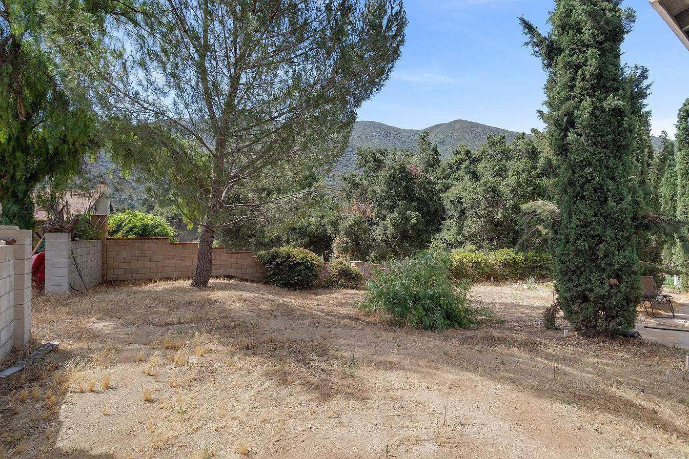 Building Photo - 39220 San Francisquito Canyon Rd
