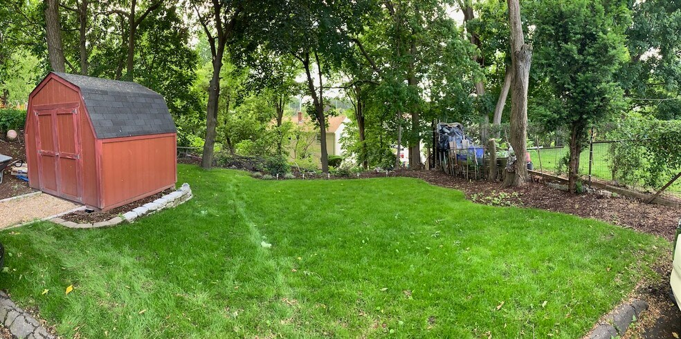 Large Yard - 171 Foster St