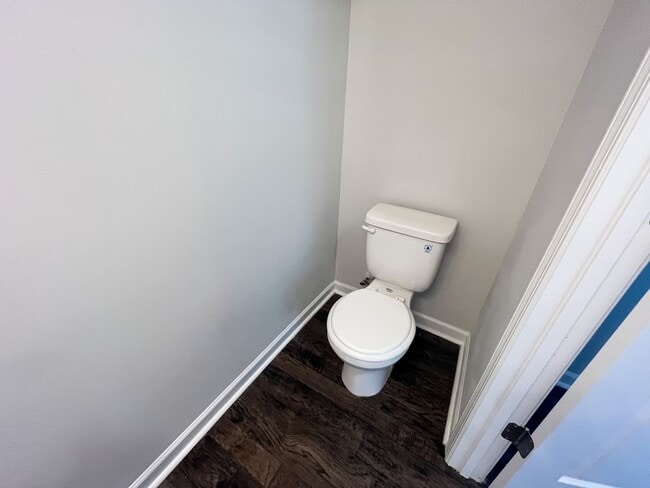 Building Photo - Beautiful 3 bedroom, 2 1/2 bathroom home i...