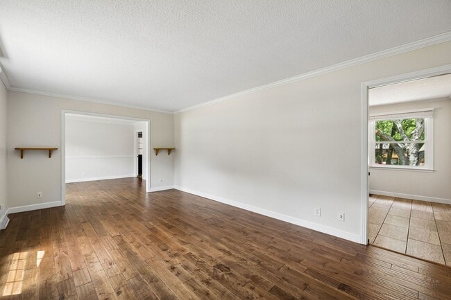 Building Photo - Pet Friendly Four Bedroom with Basement!