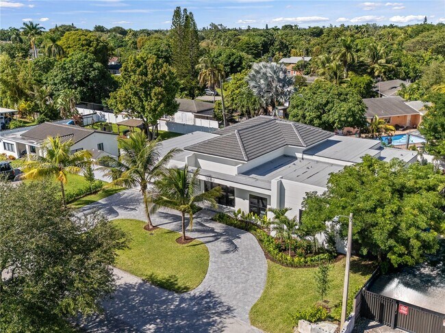 Building Photo - 543 NE 109th St