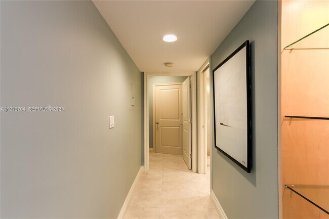 Building Photo - 19195 NE 36th Pl