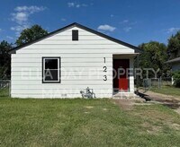 Building Photo - 123 N Tracy St