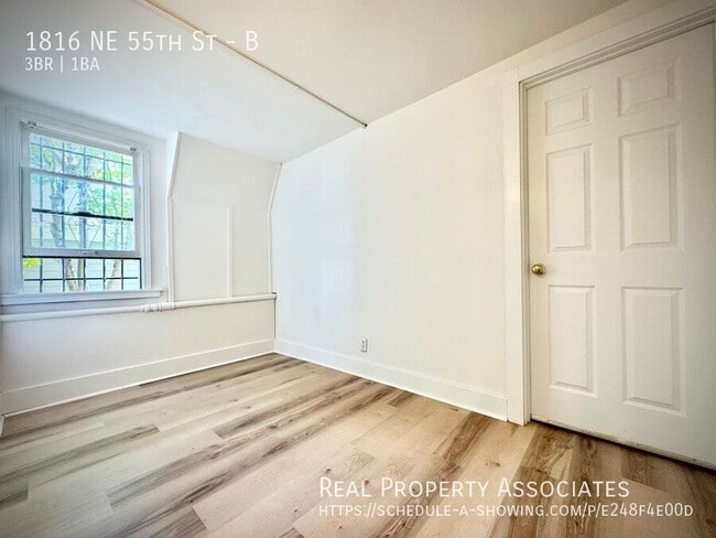 Building Photo - 1816 NE 55th St