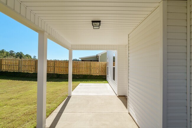 Building Photo - 8132-8132 Snelling Dr