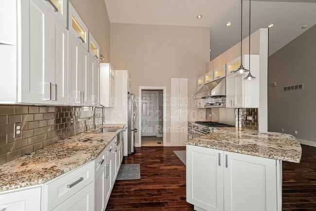 Building Photo - 8914 Hilltop Manor Dr