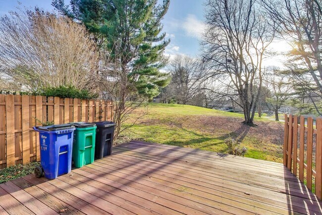 Building Photo - 5769 Yellowrose Ct
