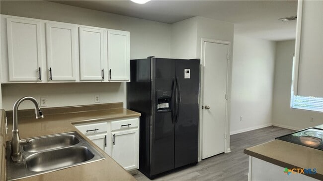 Building Photo - 223 Avrshire Ln