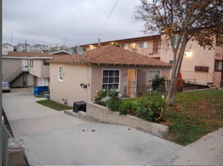 Building Photo - 2011 Rockefeller Ln