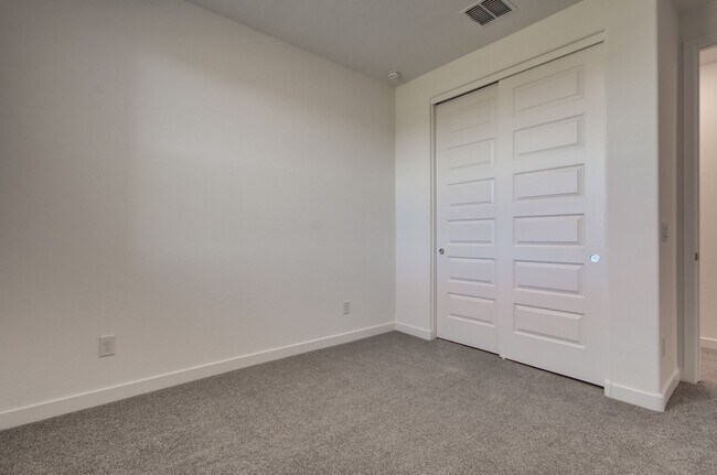 Building Photo - 1087 E Chapman Dr