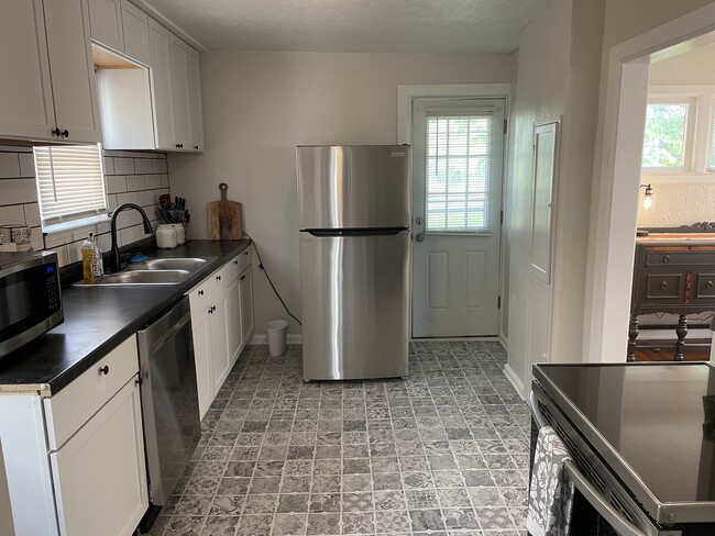 Building Photo - 29 E 221st St