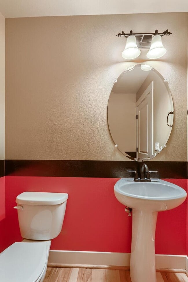 Building Photo - Elegant Orenco Home with Granite Kitchen, Fireplace & Private Greenspace