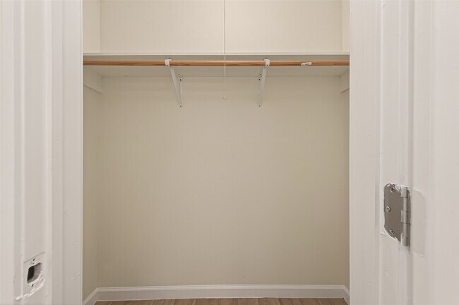 Building Photo - 25409 Pebble Dr
