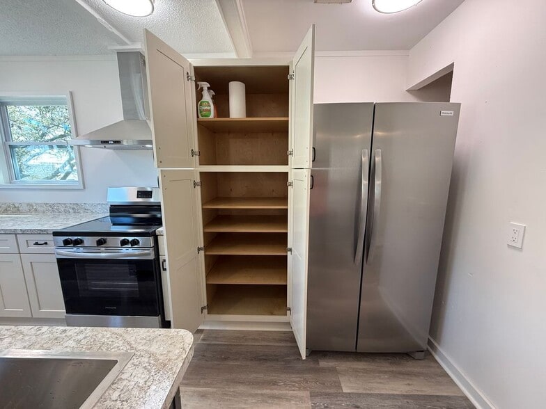 Building Photo - 1720 Aztec St