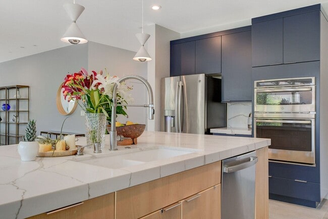 Building Photo - Amazing 2 story home in beautiful Tri Poin...
