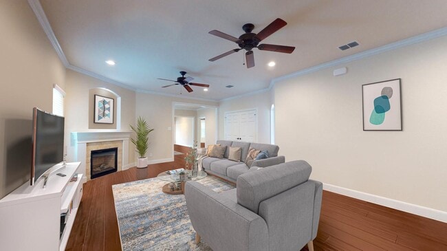 Building Photo - Craftsman-style Alamo Heights home with fe...