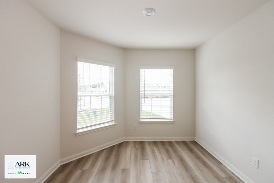 Building Photo - 26828 Steinbeck Dr