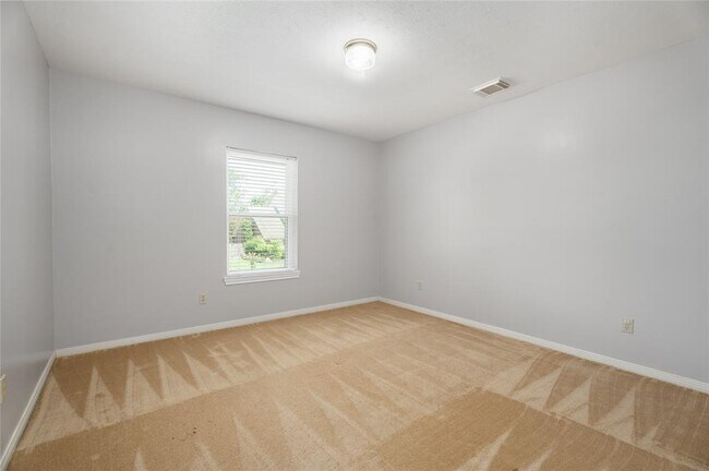 Building Photo - 15127 Greenleaf Ln