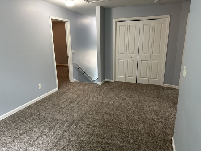 Building Photo - 250 Summer Hill Way