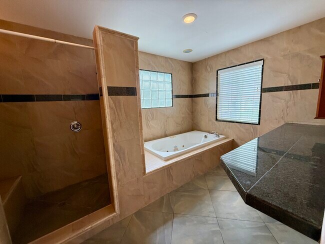 Building Photo - 12665 Sundance Ave