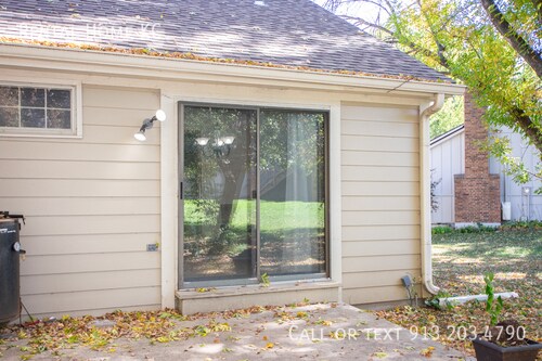 Building Photo - 13828 W 110th Terrace