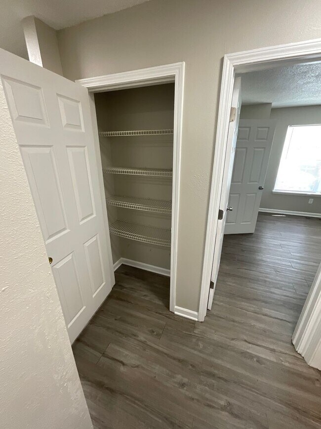 Building Photo - 3 Bed 1.5 Bath