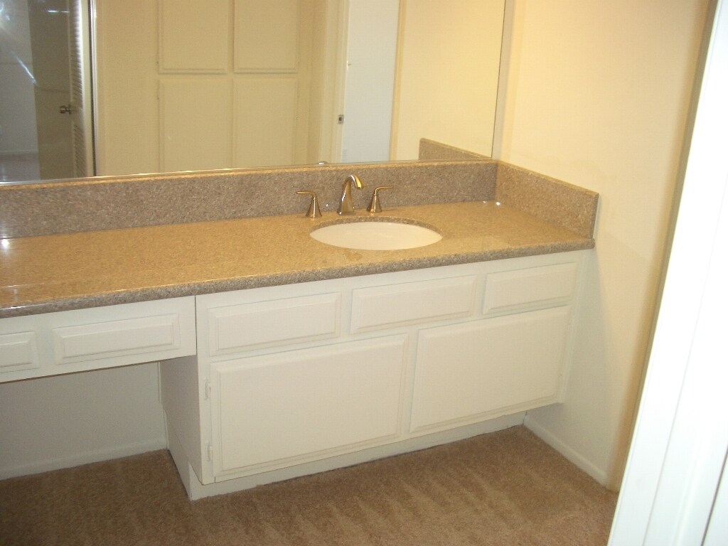 Building Photo - 7211 Cozycroft Ave