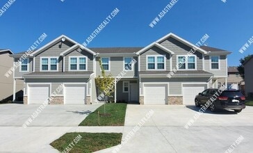Building Photo - Gorgeous Like New-Built in 2020-Louisburg Town Home-Available in JULY!!
