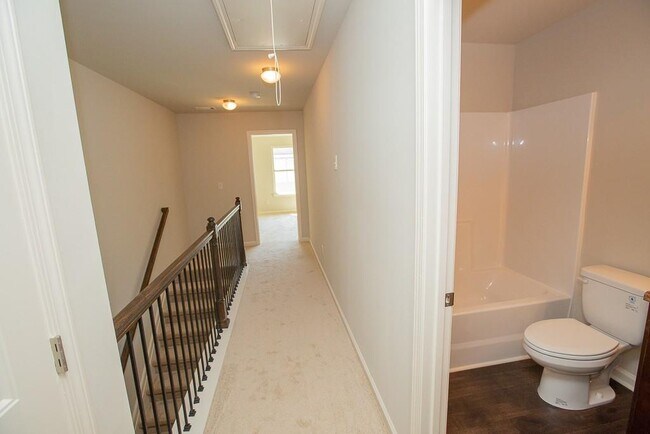 Building Photo - 370 Turtle Creek Dr