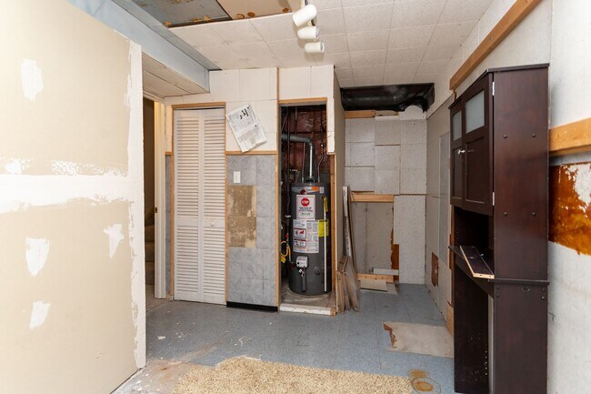 Building Photo - Charming 4-Bedroom Retreat with Modern Upd...