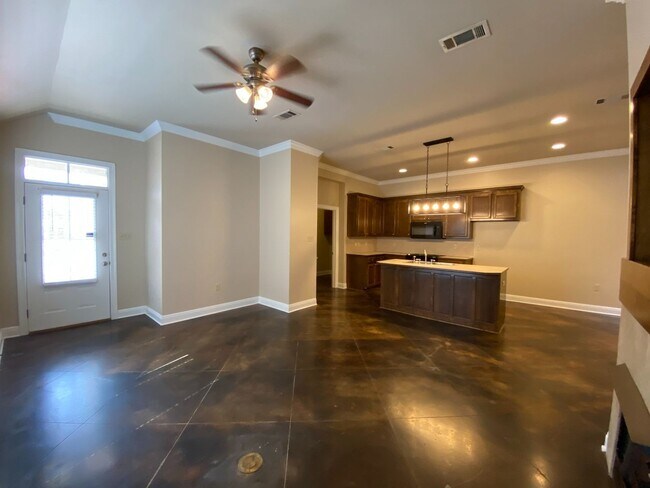 Building Photo - Charming 2BR/2BA Home in Shenandoah Ridge with Garage & Cozy Fireplace