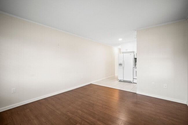 Building Photo - ANNUAL RENTAL - 1 Bedroom, 1 Bath Duplex i...