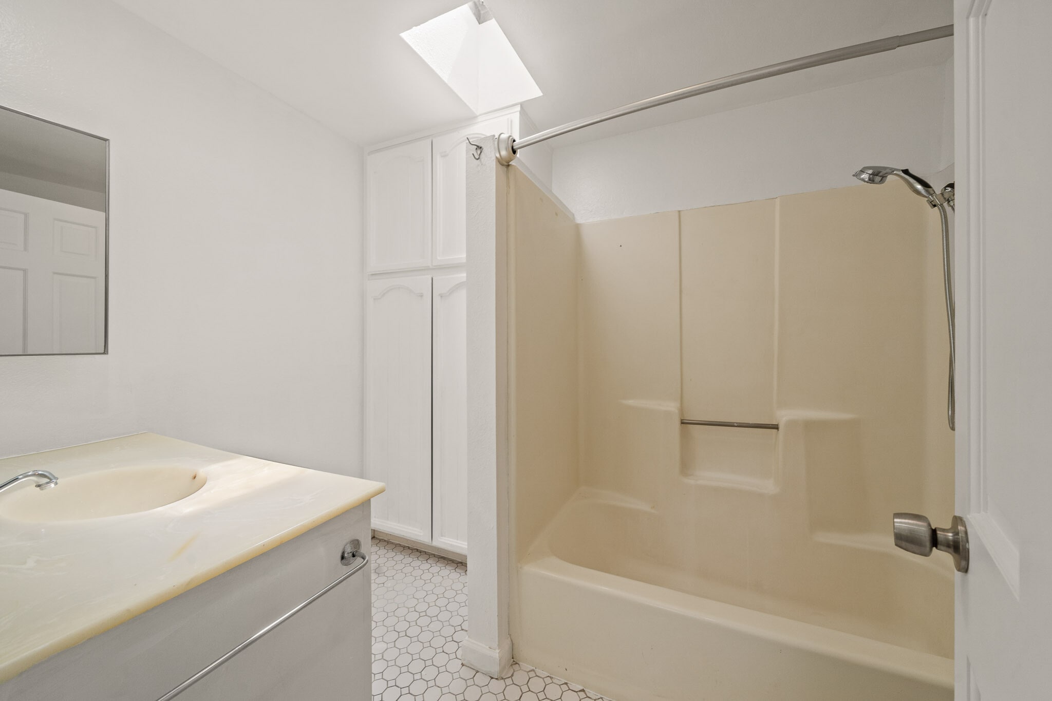 Building Photo - 1628 N Beverly Glen Blvd