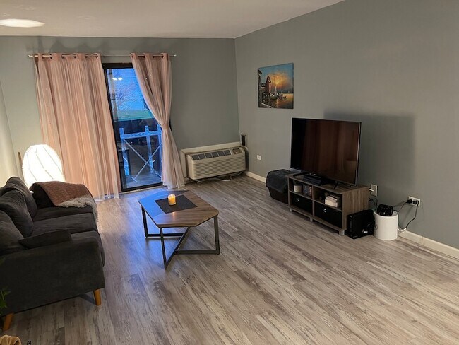 Building Photo - 746 Prescott Dr