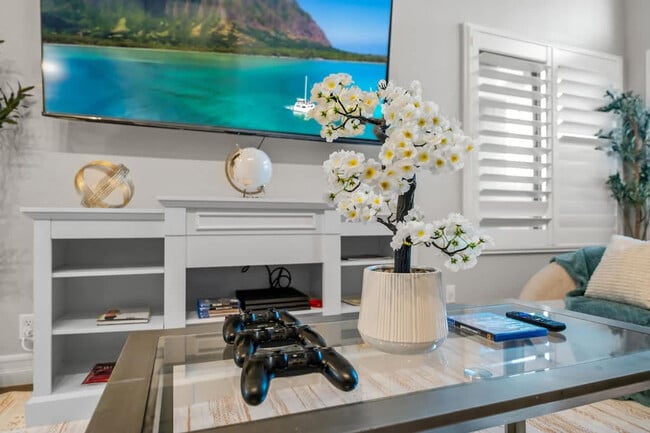 Building Photo - 13075 Old West Ave