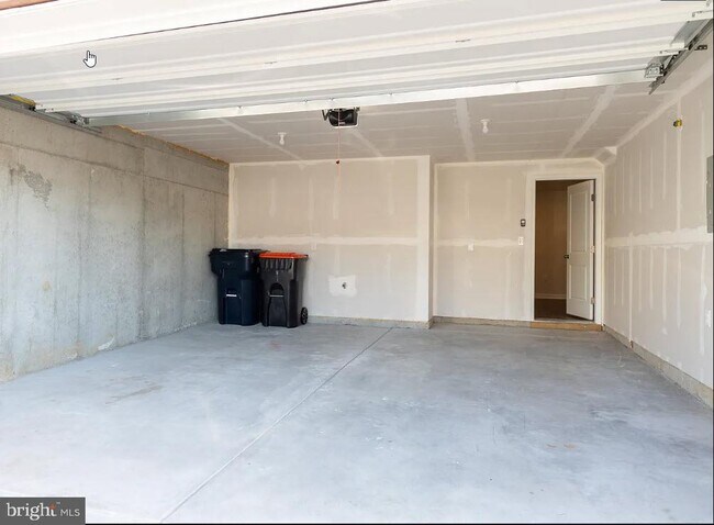 Building Photo - 71 Four Leaf Dr