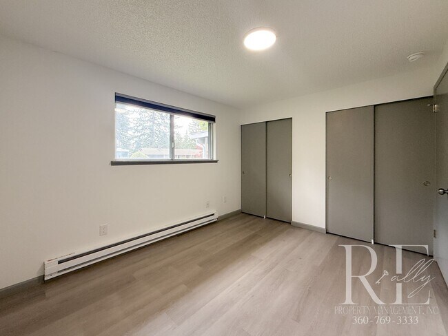 Building Photo - Bright 3BR Home on Amelia Ct | LVP Floors,...