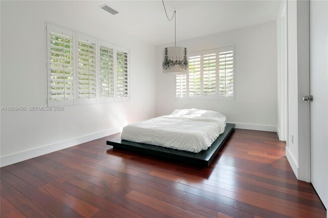 Building Photo - 1025 Michigan Ave