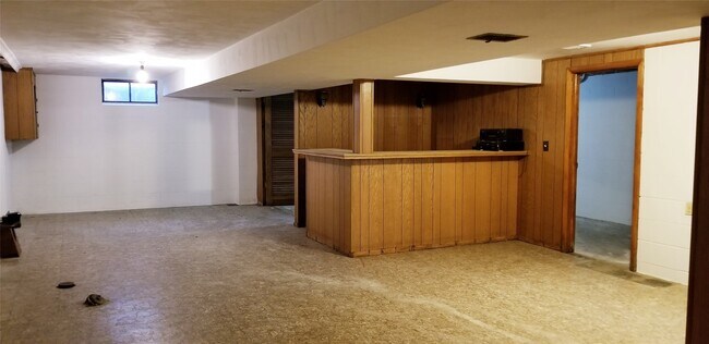 Building Photo - 2845 W 31st St