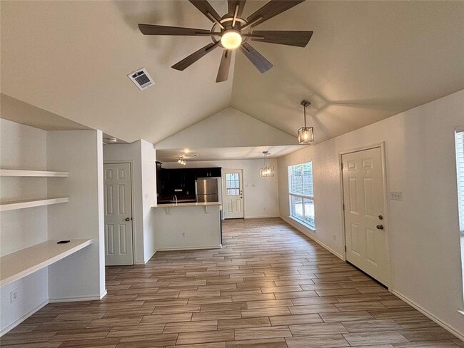 Building Photo - 808 Lone Star Dr