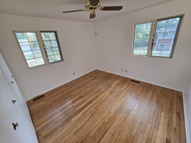 Building Photo - 420 Steinway Rd
