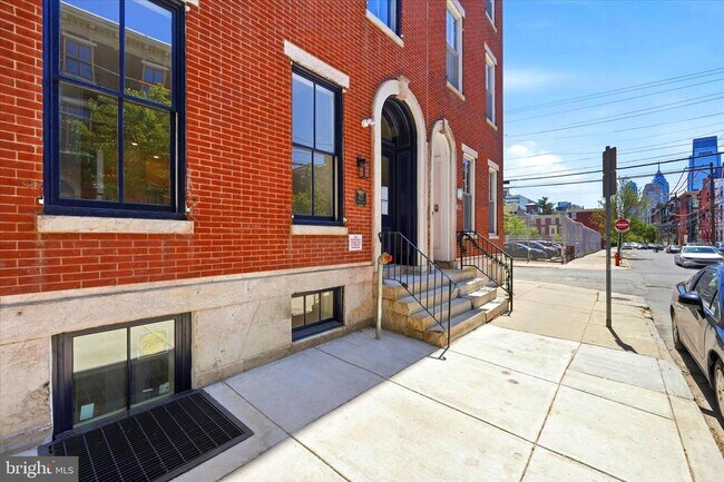 Building Photo - 627 N 16th St