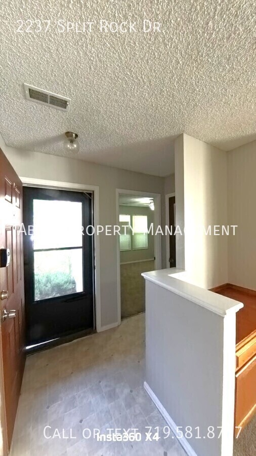 Building Photo - 2237 Split Rock Dr