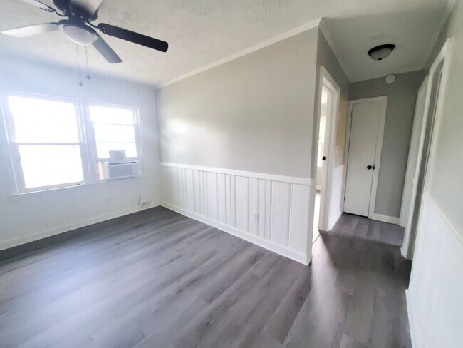 Building Photo - 418 Lake Ave