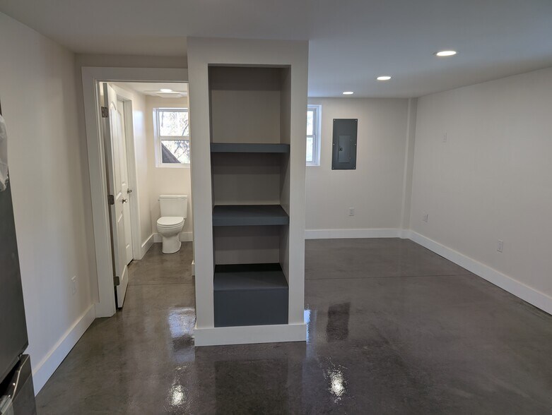 Building Photo - 1611 US-11