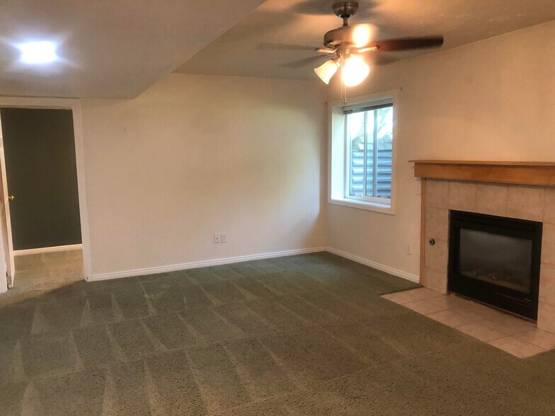 Building Photo - 1255 E 110 N