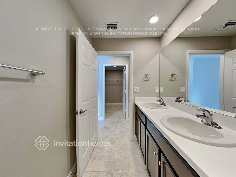 Building Photo - 2337 Hagoplan Ave SW