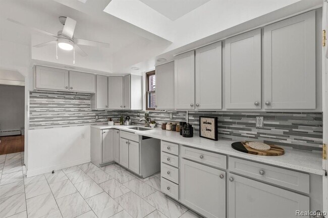 Building Photo - 18030 Santa Barbara Dr