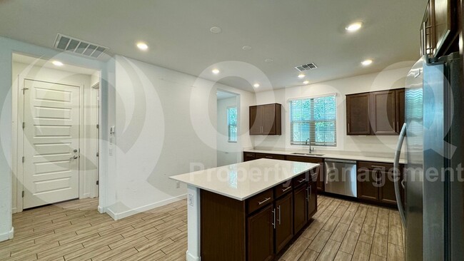 Building Photo - 1068 E Sabino Dr