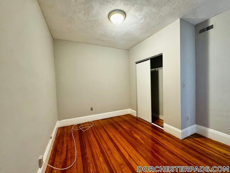 Building Photo - 76 Florida St